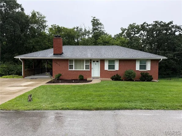 2832 Moravec Dr, High Ridge, MO 63049