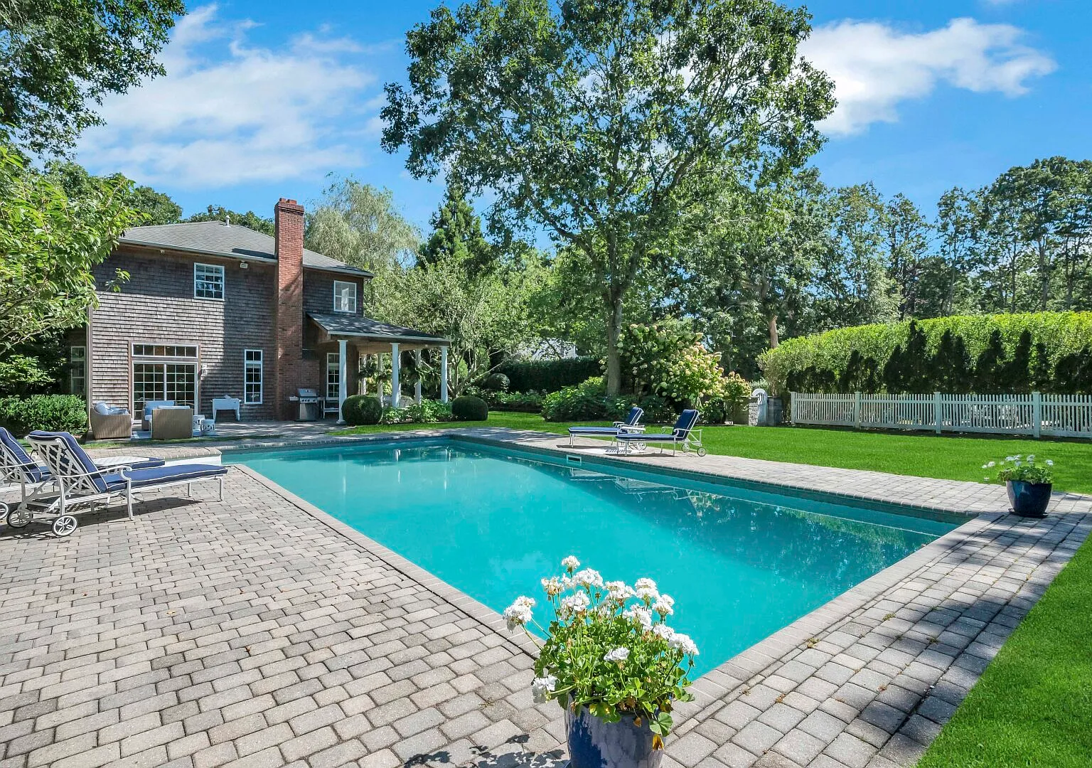 Spacious Yet Cozy East Hampton Home Centrally Located, Pool — Photo 1