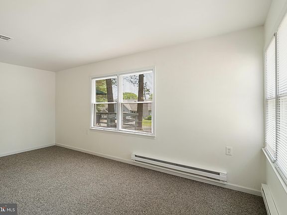 5th image of 19 Cedar Ave
