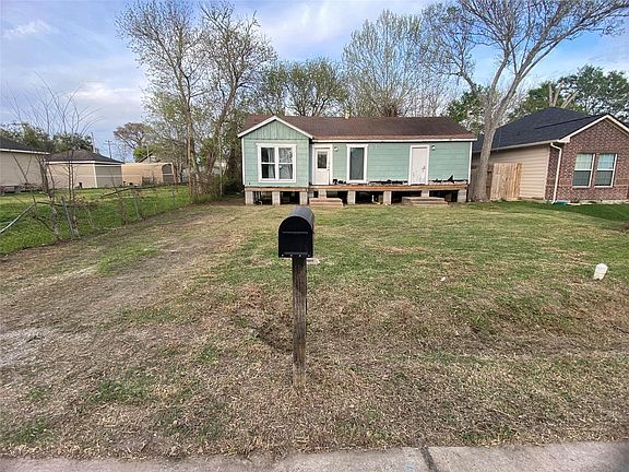 2nd image of 4605 Dakota St