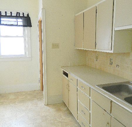 3rd image of 410 N Chilson St