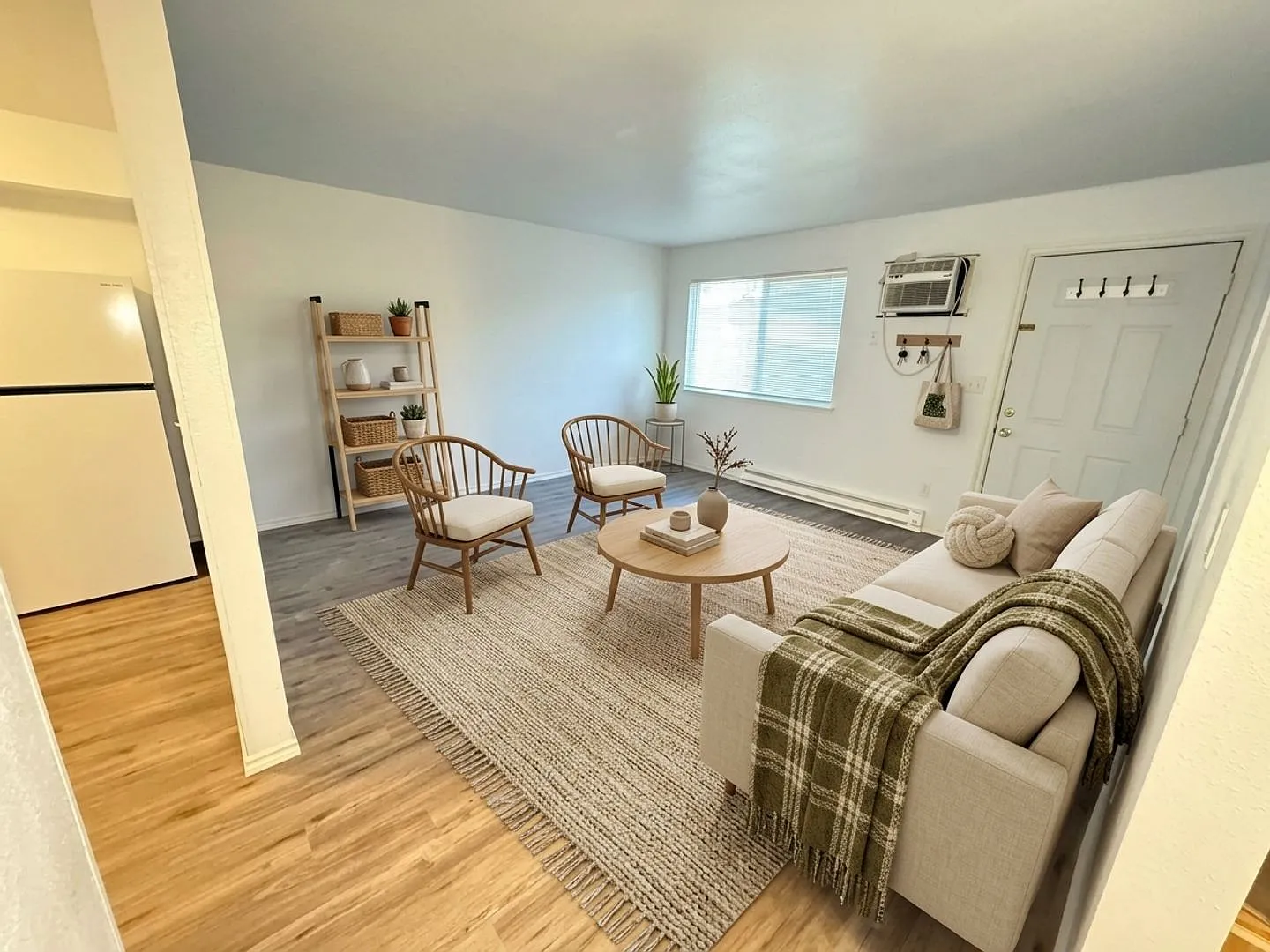 308 W Pierce St — Photo 2
