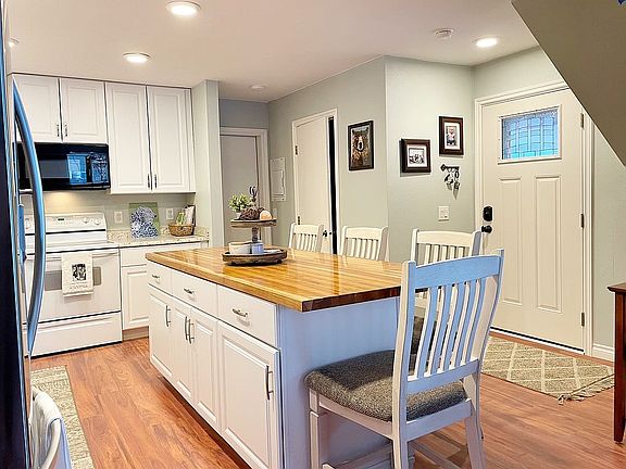 Kitchen and Entrance 2022