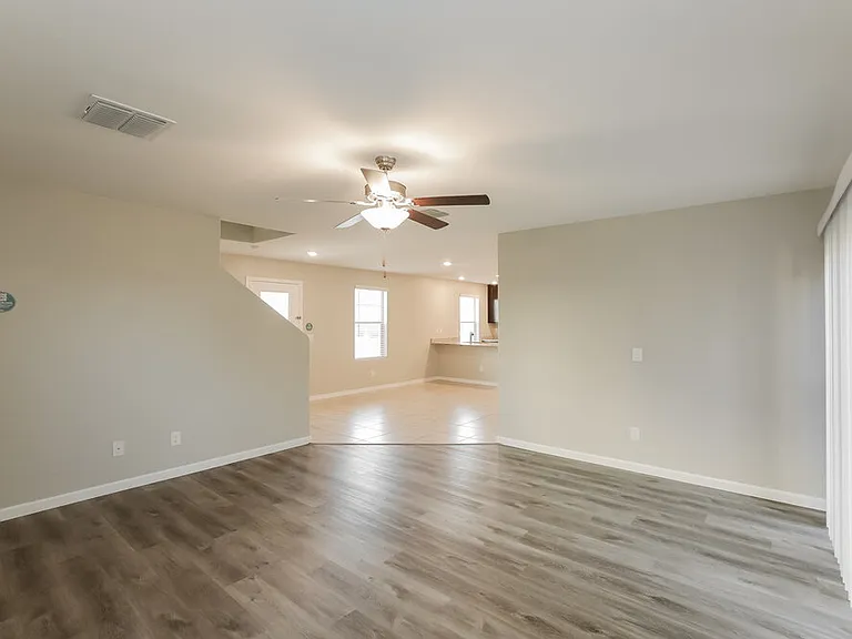 8039 W Agora Ln — Photo 4