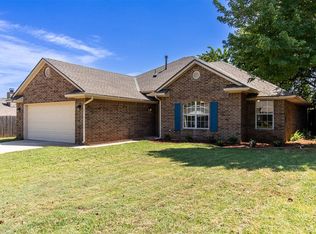 904 Valley Ct, Edmond, OK 73012