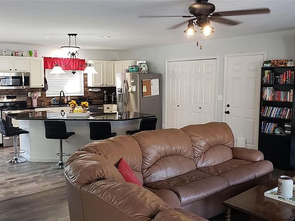 3rd image of 24 Indian Hills Dr