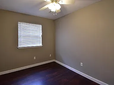 123 SE Surrey Ln — Photo 4
