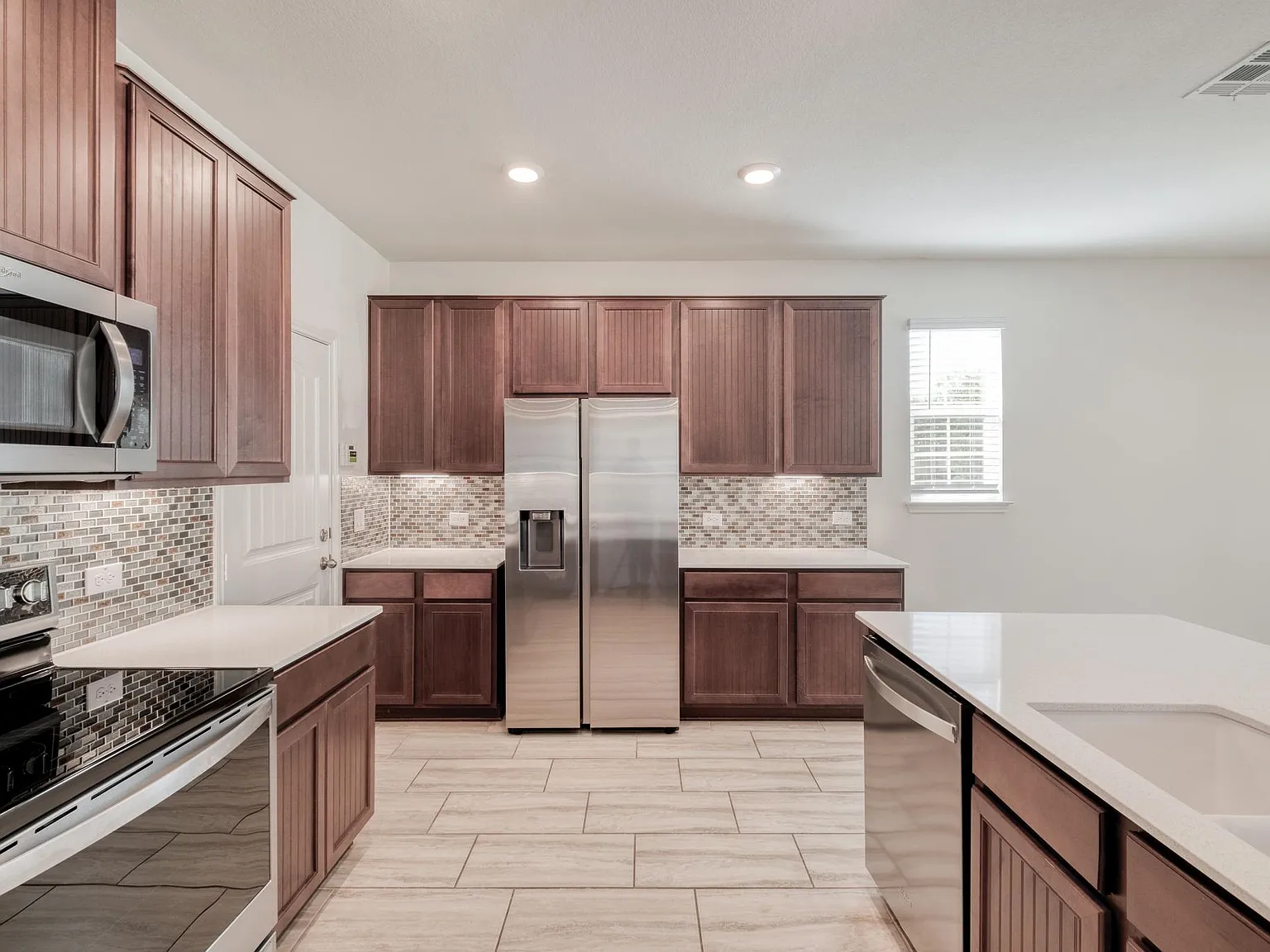 4 bed, 3.0 bath, 2413 sqft, $2,250 — Photo 4