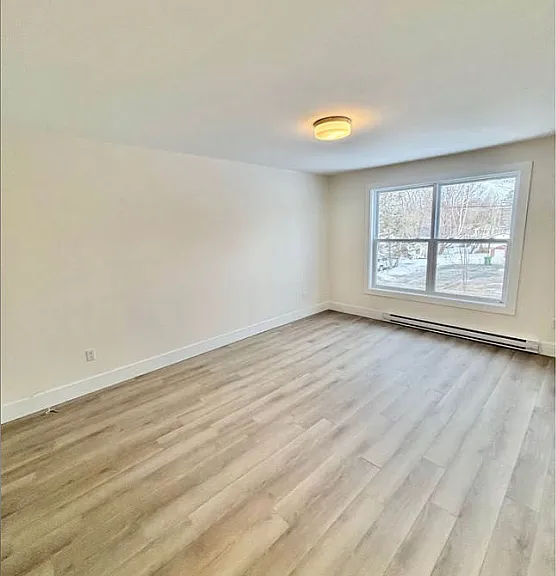 114 Clarence Ave — Photo 2
