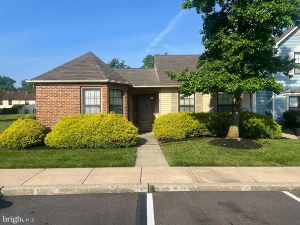 17 Banbury Ct, Trenton, NJ 08691