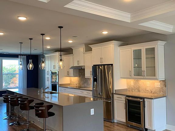 2nd image of 15 Silverway Unit 8