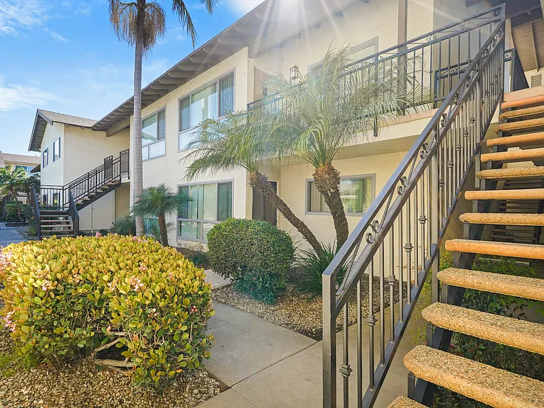 Sierra West Apartments — Photo 9