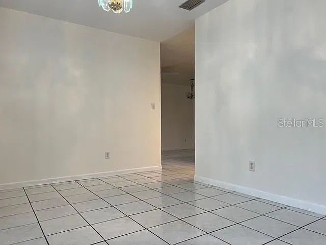 3 bed, 2.0 bath, 1872 sqft, $2,100 — Photo 3