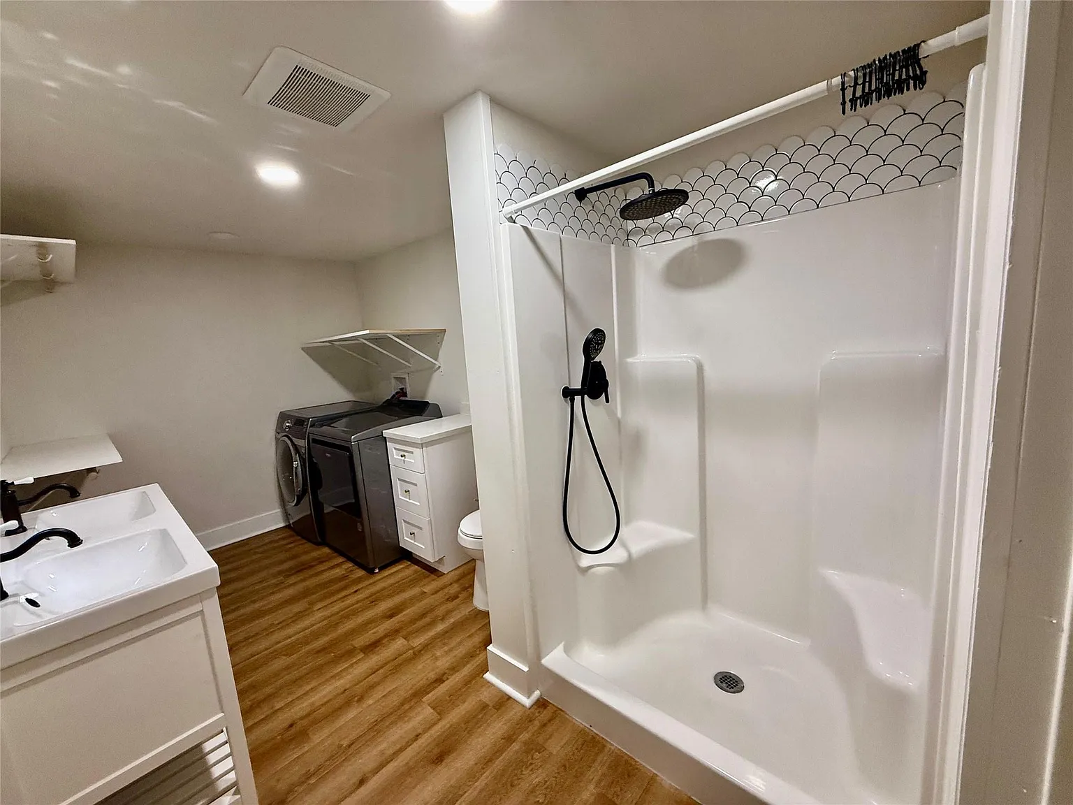 1 bed, 1.0 bath, 600 sqft, $925 — Photo 2