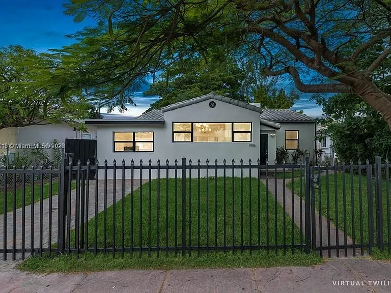 1915 Normandy Dr — Photo 4