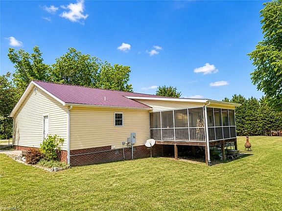 4th image of 858 George Murphy Rd