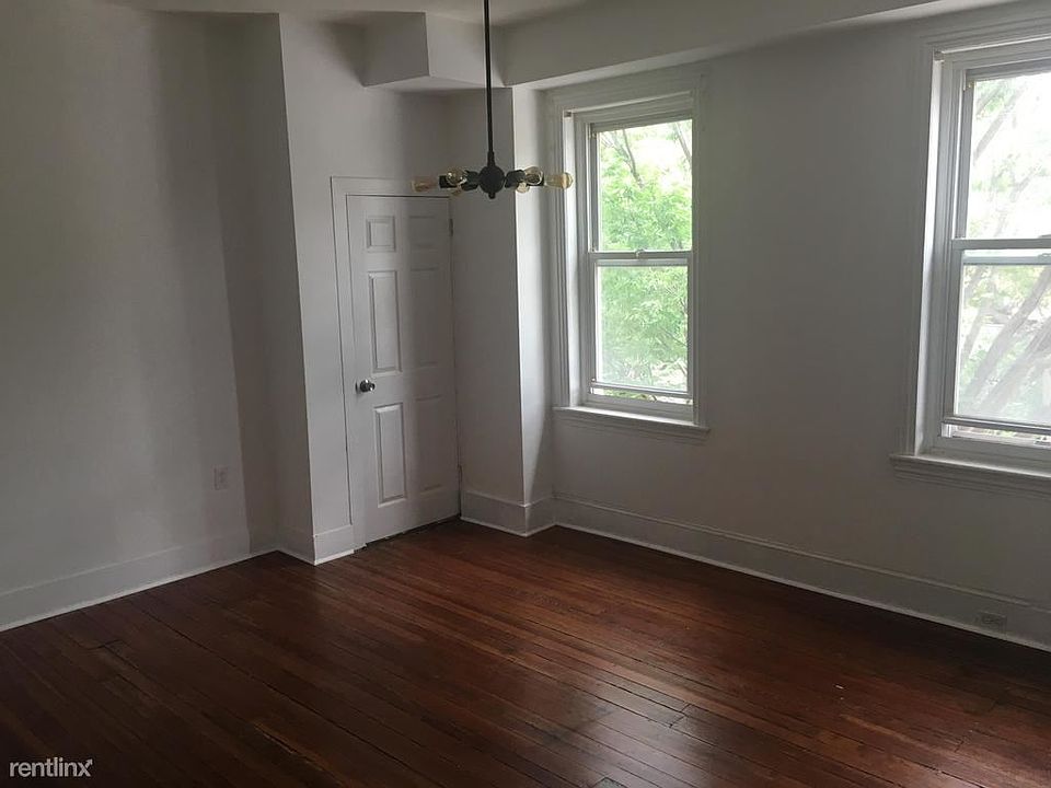 1st image of 4744 Richmond St #2