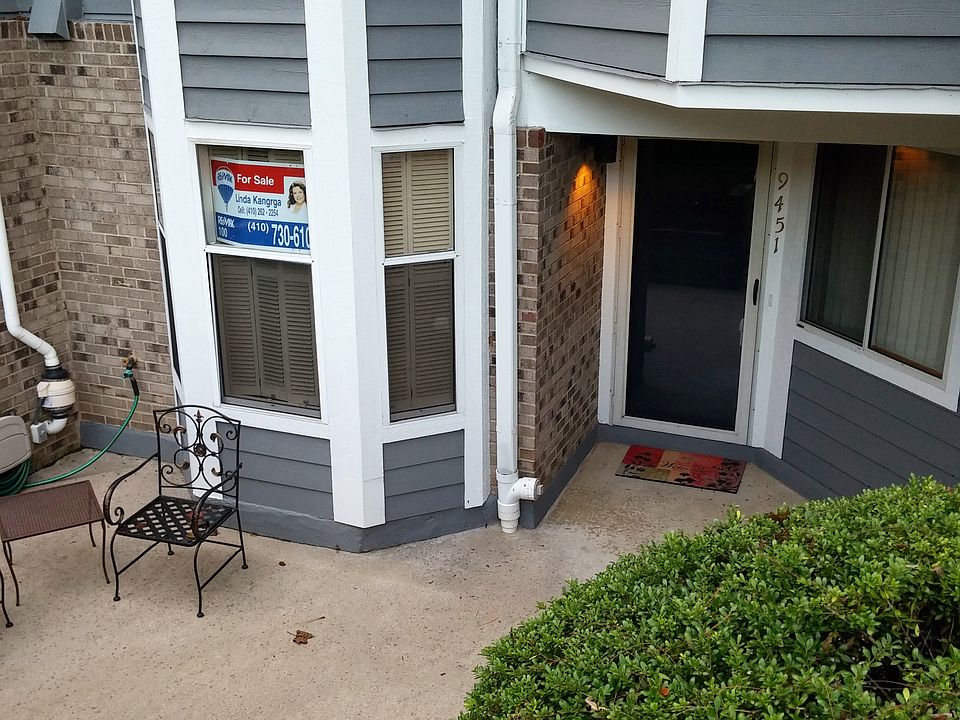 Semi-Private Patio in Front