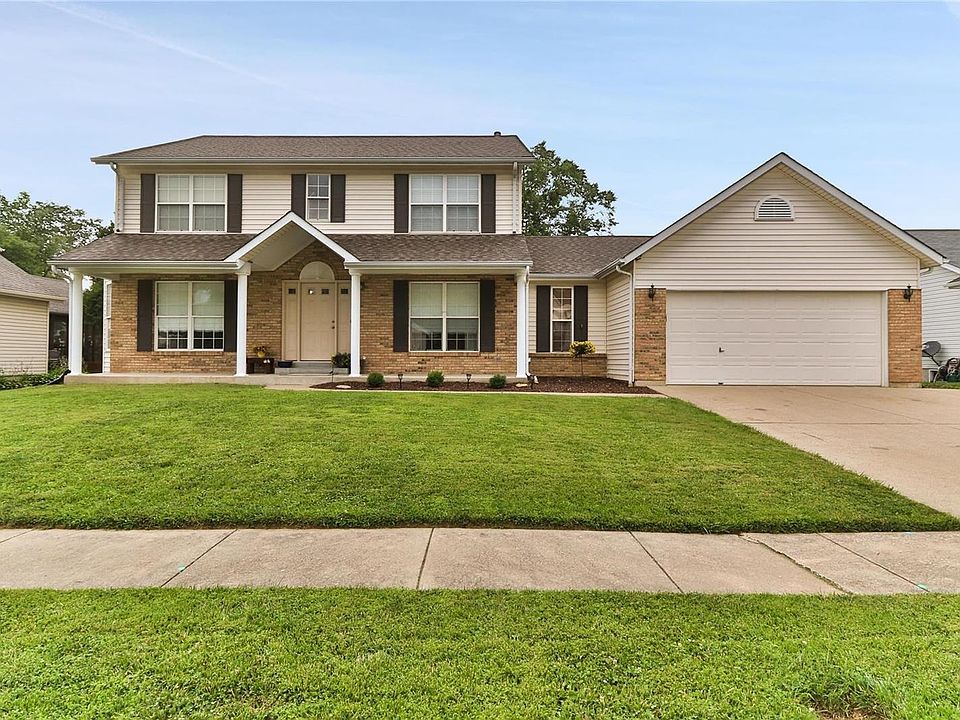 Welcome to 2749 Kettering Drive, located within walking distance of popular Wapelhorst Park!