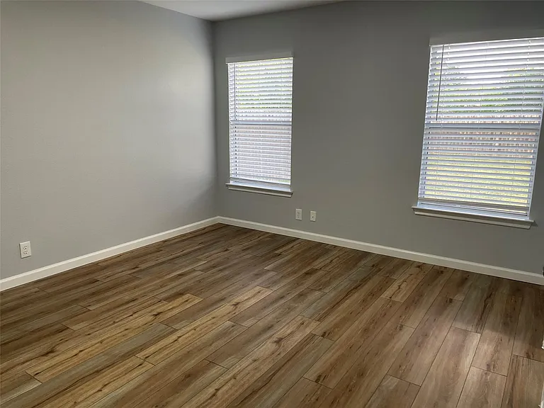 2911 Donnell Dr — Photo 10