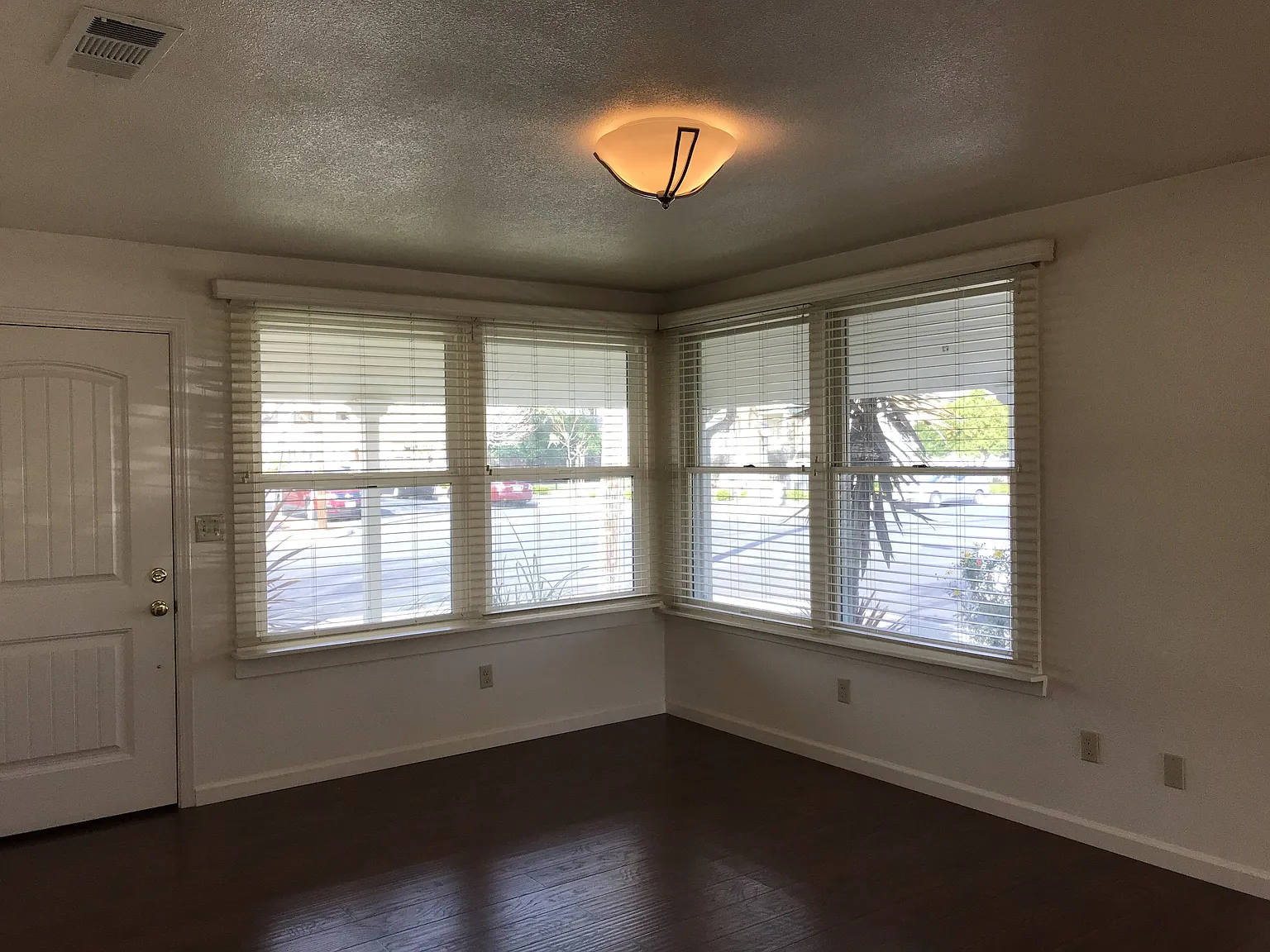 3 bed, 1200 sqft, $2,900 — Photo 4