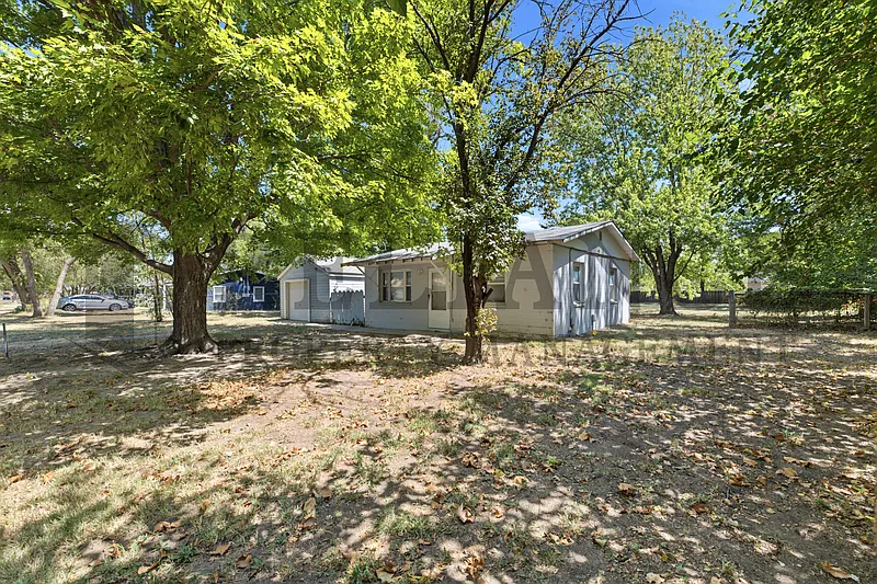 2 bed, 1.0 bath, 705 sqft, $925 — Photo 2