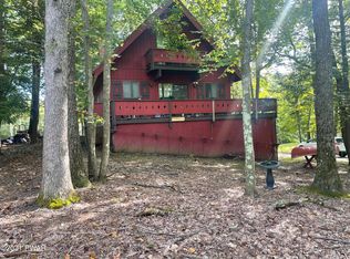 107 Portage Ln, Hawley, PA 18428