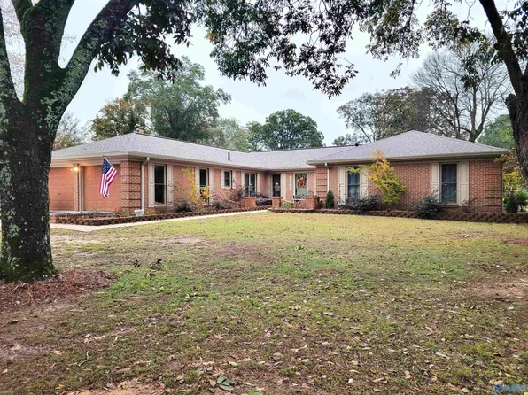 103 Collier Dr, Albertville, AL 35951