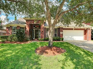 2711 Pinebend Dr, Pearland, TX 77584