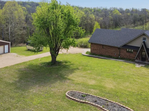 604 Morgan Dr, Stockton, MO 65785