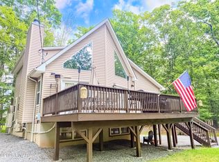 107 Firelight Ln, Lackawaxen, PA 18435