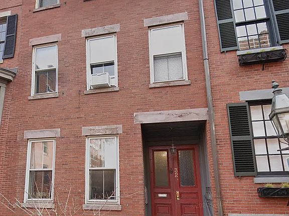 3rd image of 32 Irving St