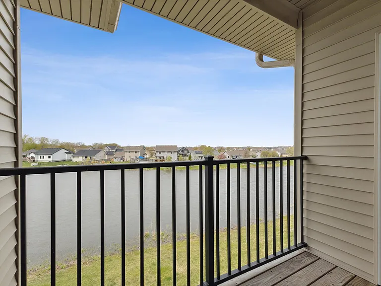 Two Bedroom - 2 Bed / 2 Bath - 987 Sq.Ft.