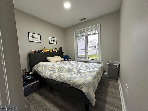 5th image of 28 Outlook Ln
