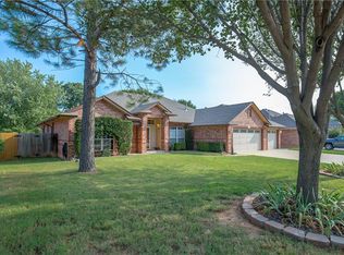 9709 Southern Oaks Dr, Midwest City, OK 73130