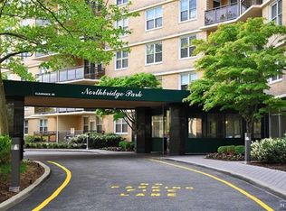 2200 N Central Rd APT 10S, Fort Lee, NJ 07024