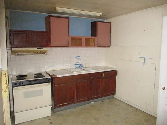3rd image of 106 Peelmore Ct