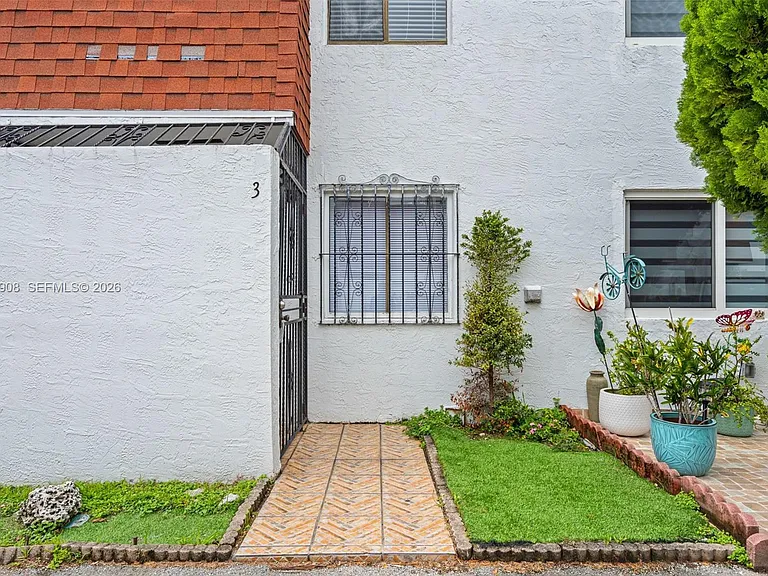 319 NW 109th Ave #3B — Photo 3