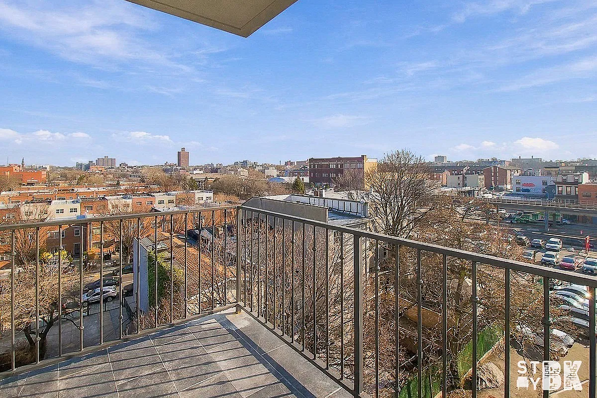 516 Herkimer Street — Photo 2