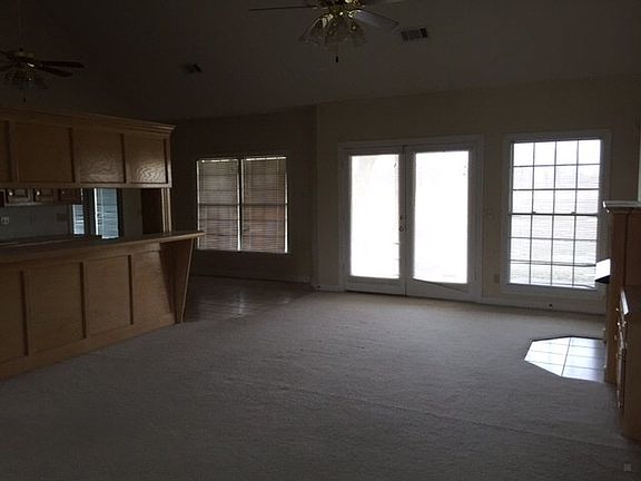 2nd image of 104 Lakeside Ct