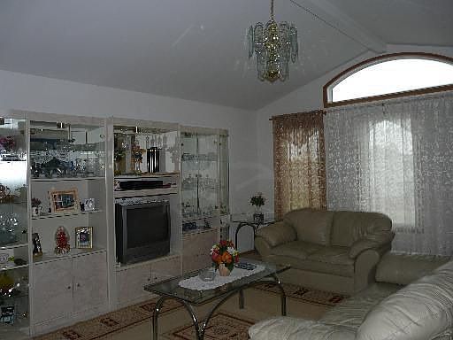 2nd image of 1920 Cumberland Dr