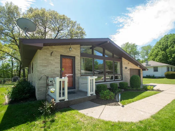 1012 Desoto Dr, Bartonville, IL 61607
