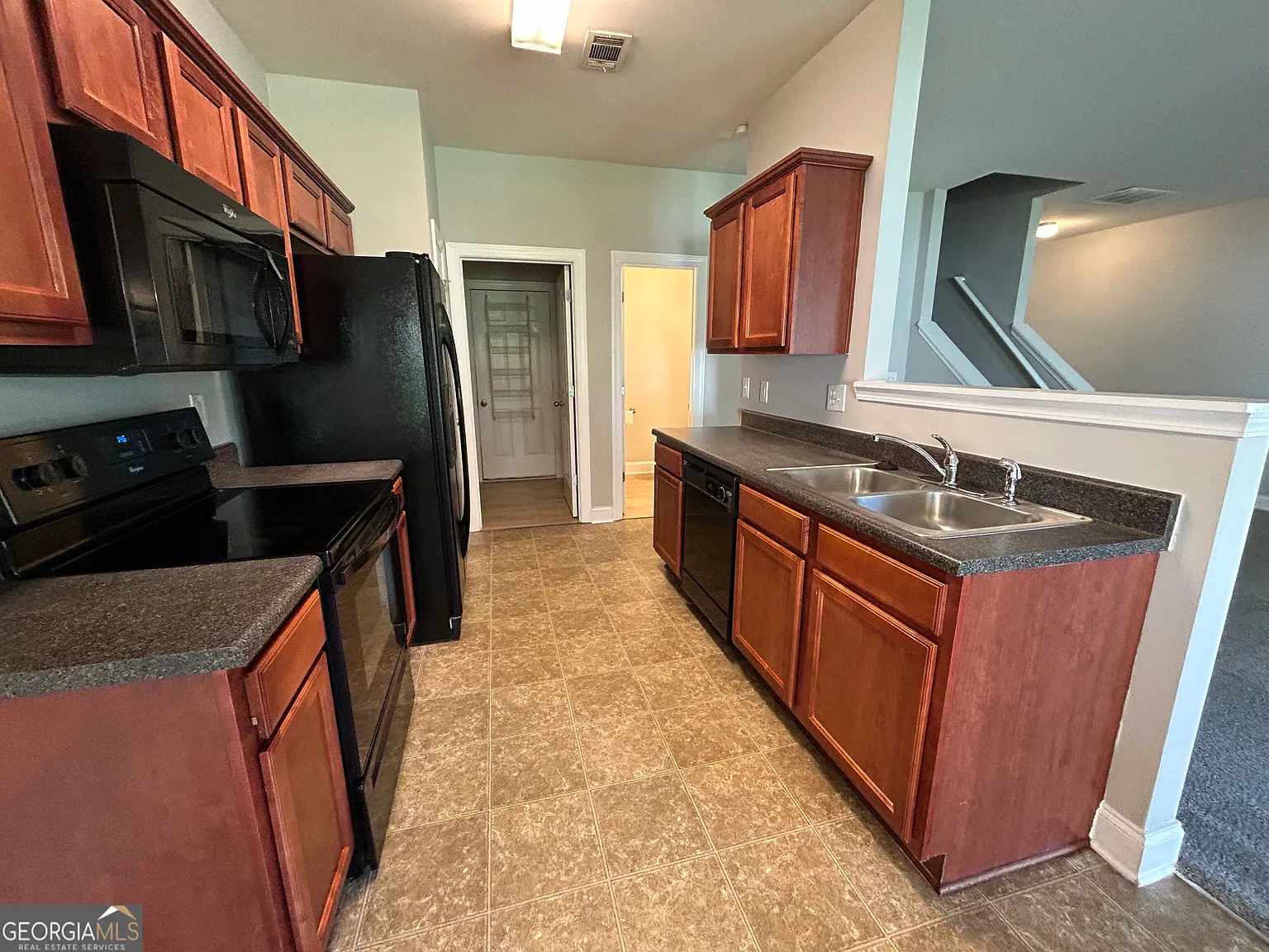 3 bed, 2.5 bath, 2480 sqft, $1,925 — Photo 4