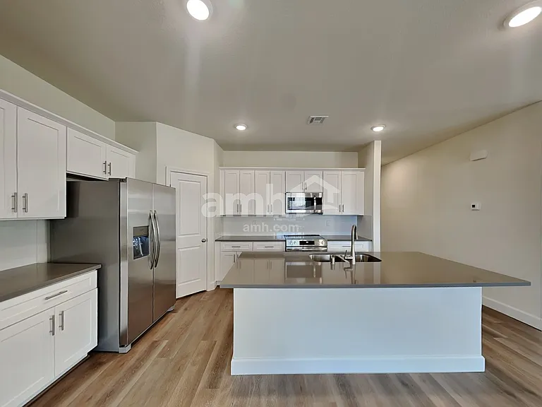 2448 S Deborah Ave — Photo 5