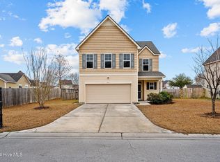 203 Long Pond Dr, Sneads Ferry, NC 28460