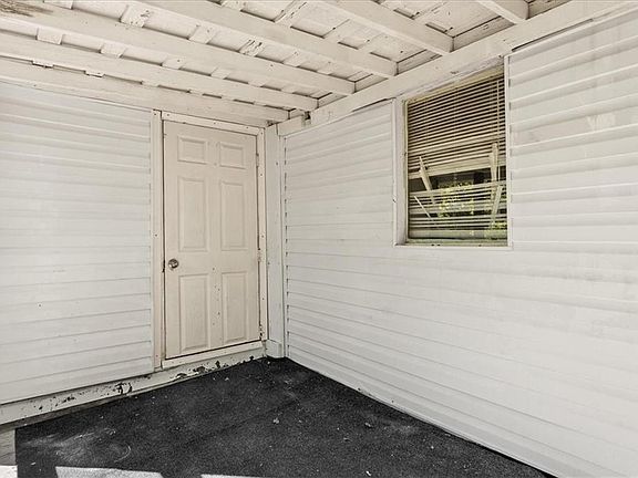 3rd image of 621 Cardinal Rd SE