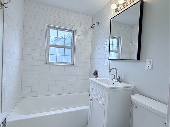 5th image of 40 Beach St