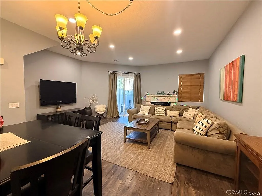 2 bed, 2.5 bath, 1270 sqft, $3,500 — Photo 4