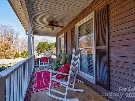 4th image of 210 Keltic Meadows Dr