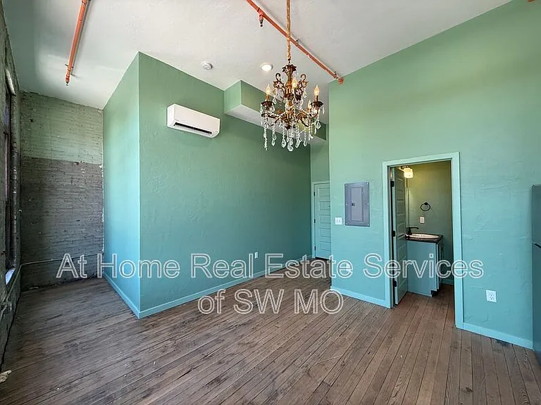 320 W Walnut St #201 — Photo 5